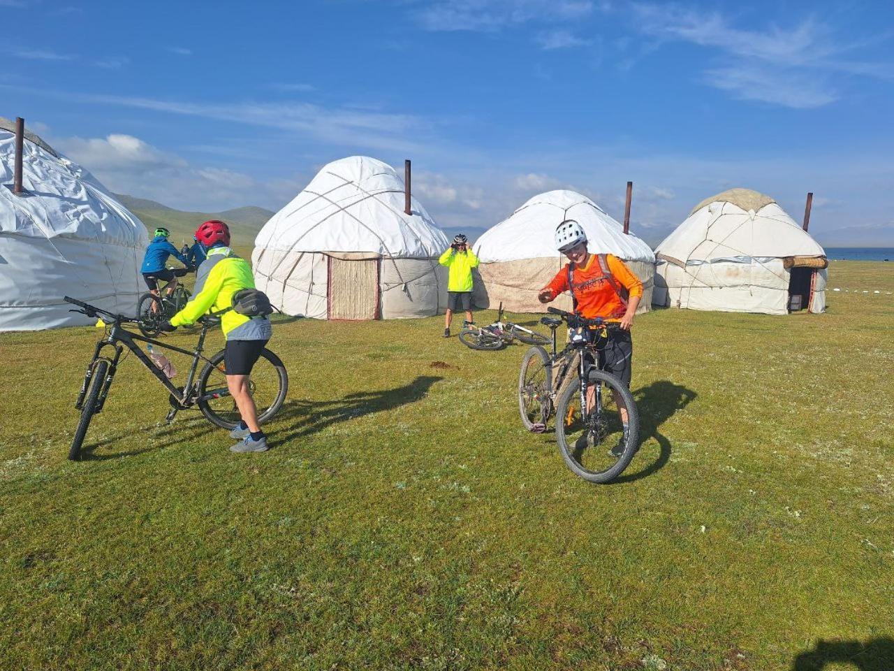 Zalkar Yurt Camp Hotel Song-Kul Exterior photo