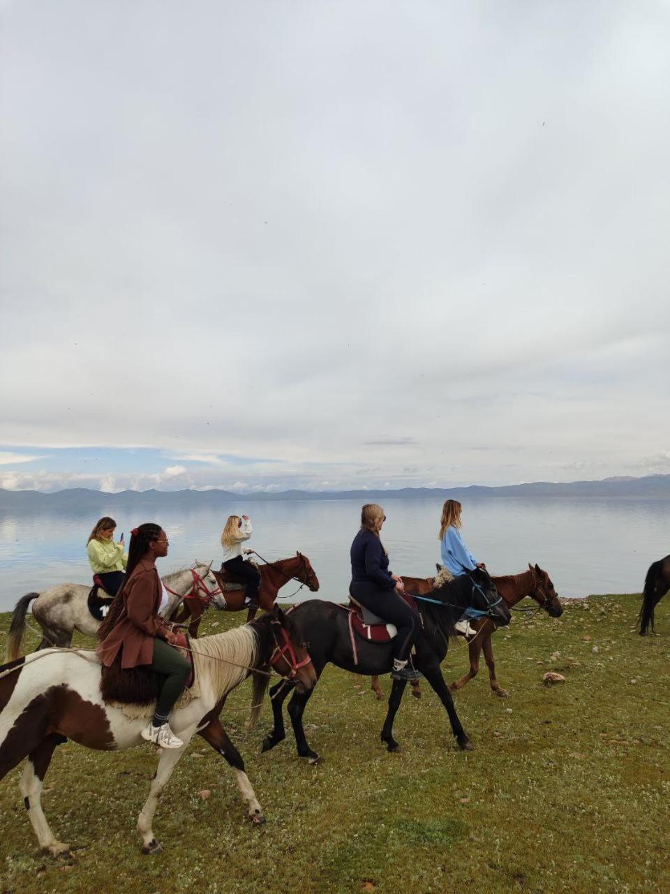 Zalkar Yurt Camp Hotel Song-Kul Exterior photo
